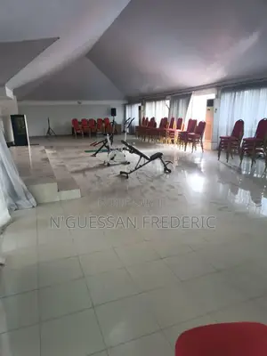 12chbre Villa dans Cocody à Vendre