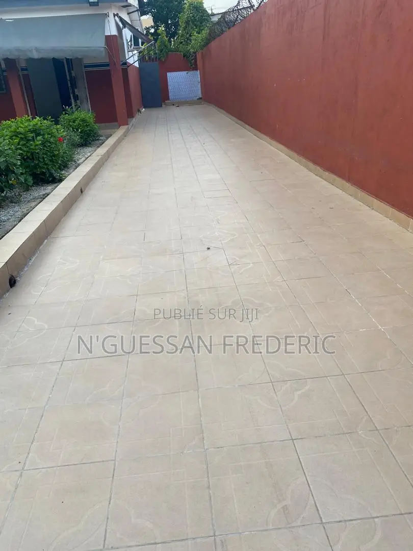 3chbre Appartement dans Marcory à Louer