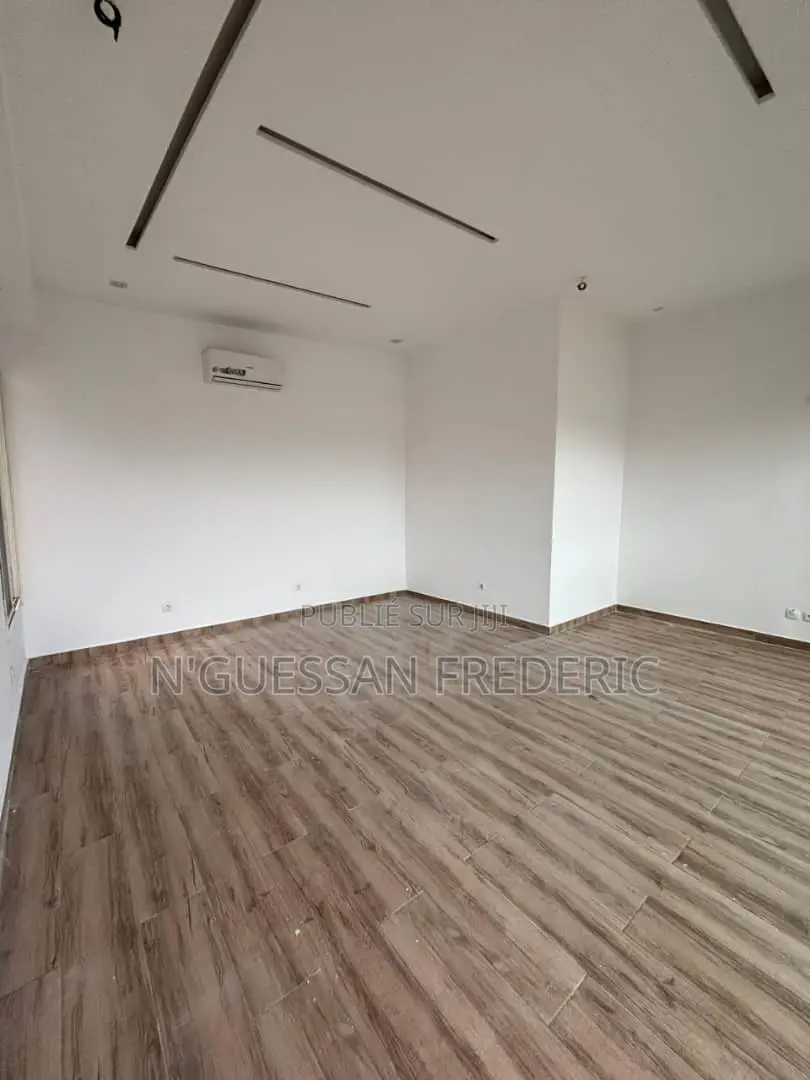 À Céder Marcory Zone 4 Magasin 60m2