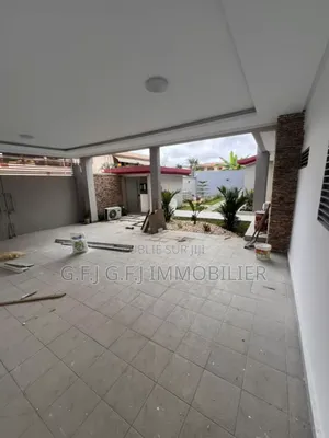 5chbre Duplex dans G.F.J, Cocody à Vendre