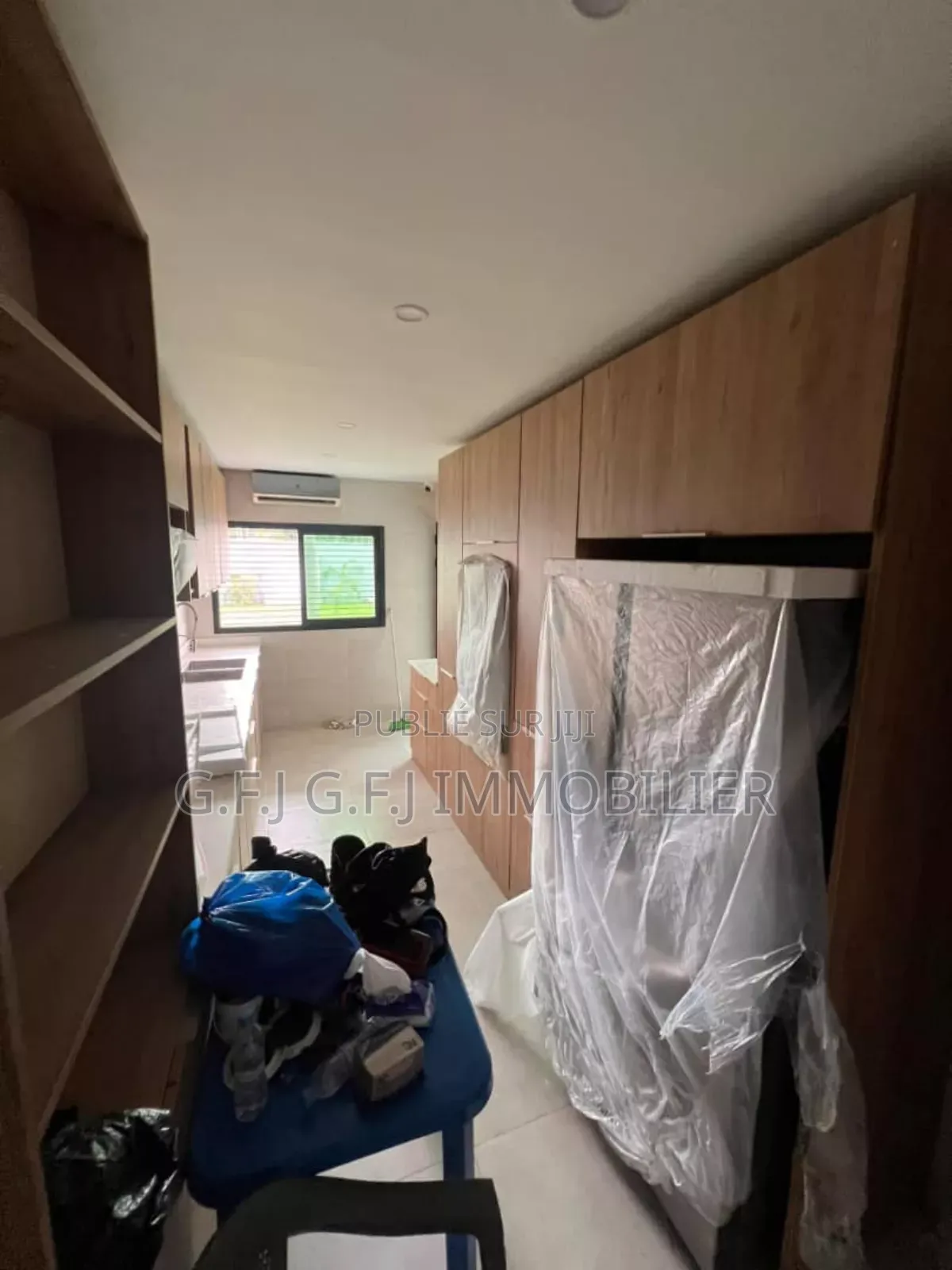 5chbre Duplex dans G.F.J, Cocody à Vendre