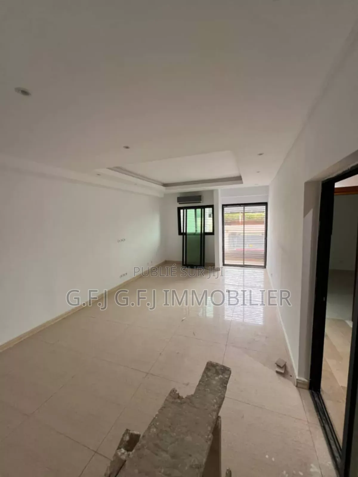 5chbre Duplex dans G.F.J, Cocody à Vendre