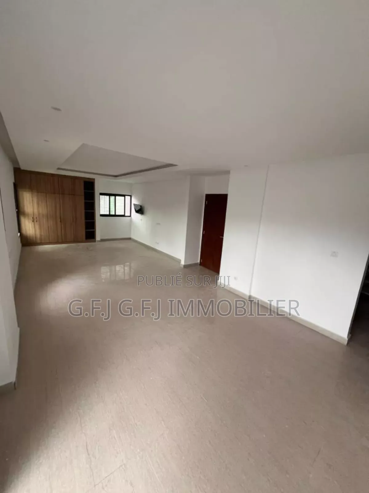 5chbre Duplex dans G.F.J, Cocody à Vendre