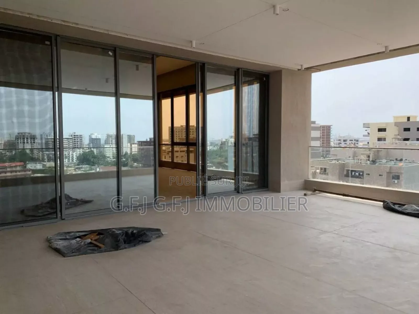 4chbre Appartement dans G.F.J Immobilier, Cocody à Louer