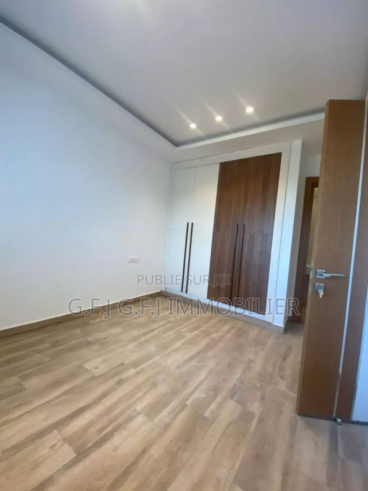 4chbre Appartement dans G.F.J Immobilier, Cocody à Louer