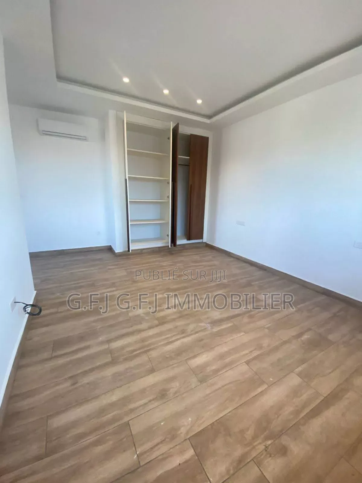 4chbre Appartement dans G.F.J Immobilier, Cocody à Louer