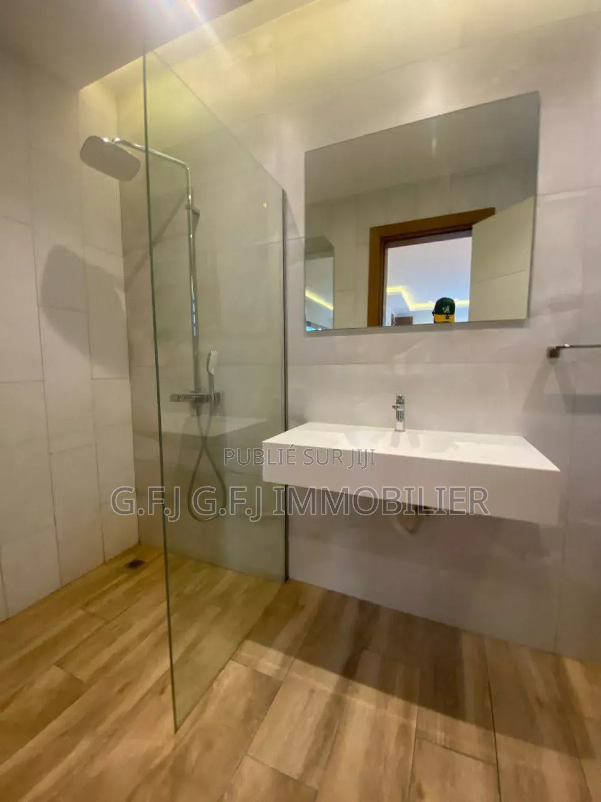 4chbre Appartement dans G.F.J Immobilier, Cocody à Louer