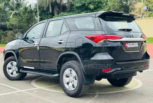 Toyota Fortuner 2025 Noir Mat