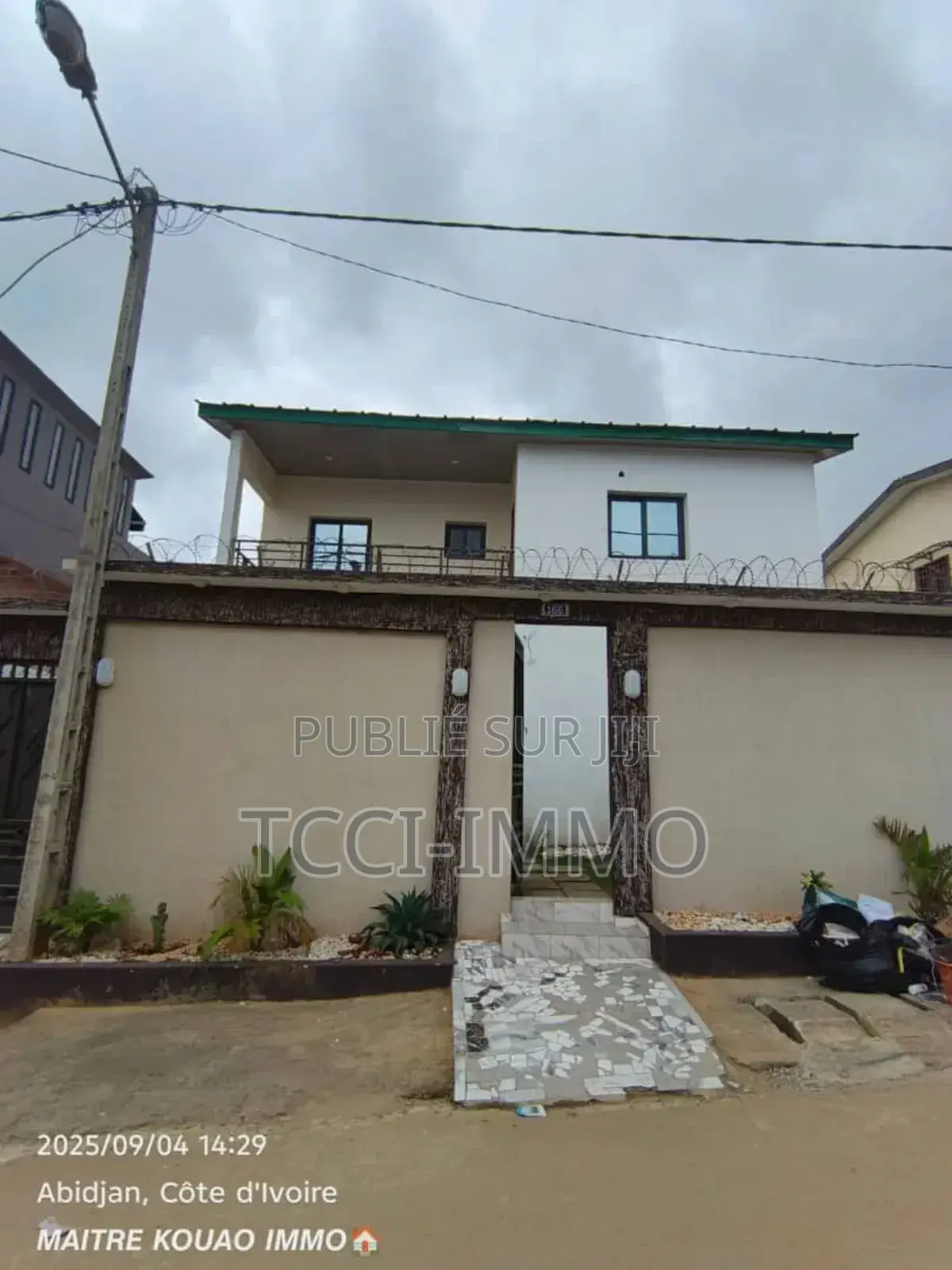 4chbre Villa dans Tcci Sarl, Cocody à Louer