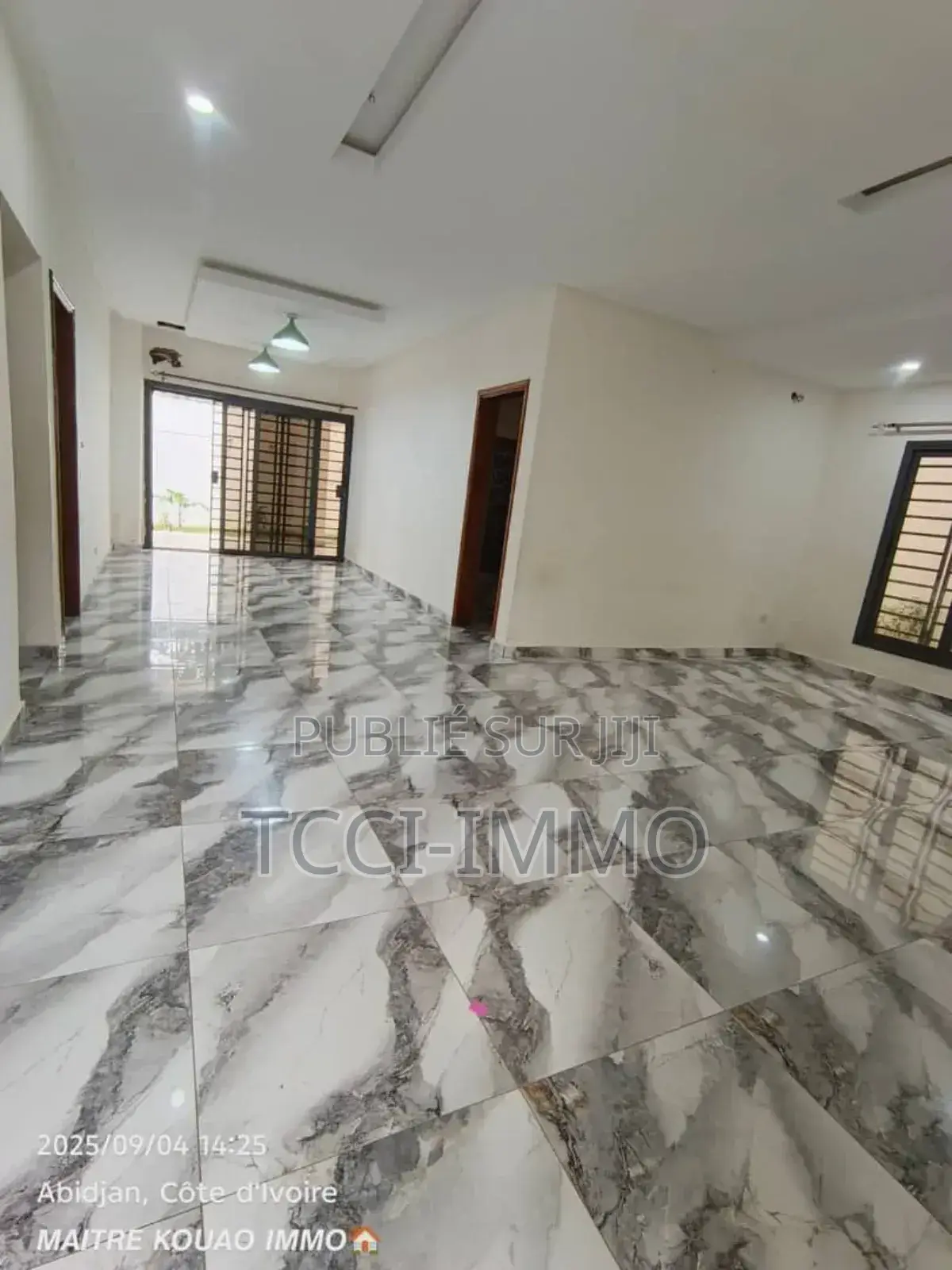 4chbre Villa dans Tcci Sarl, Cocody à Louer