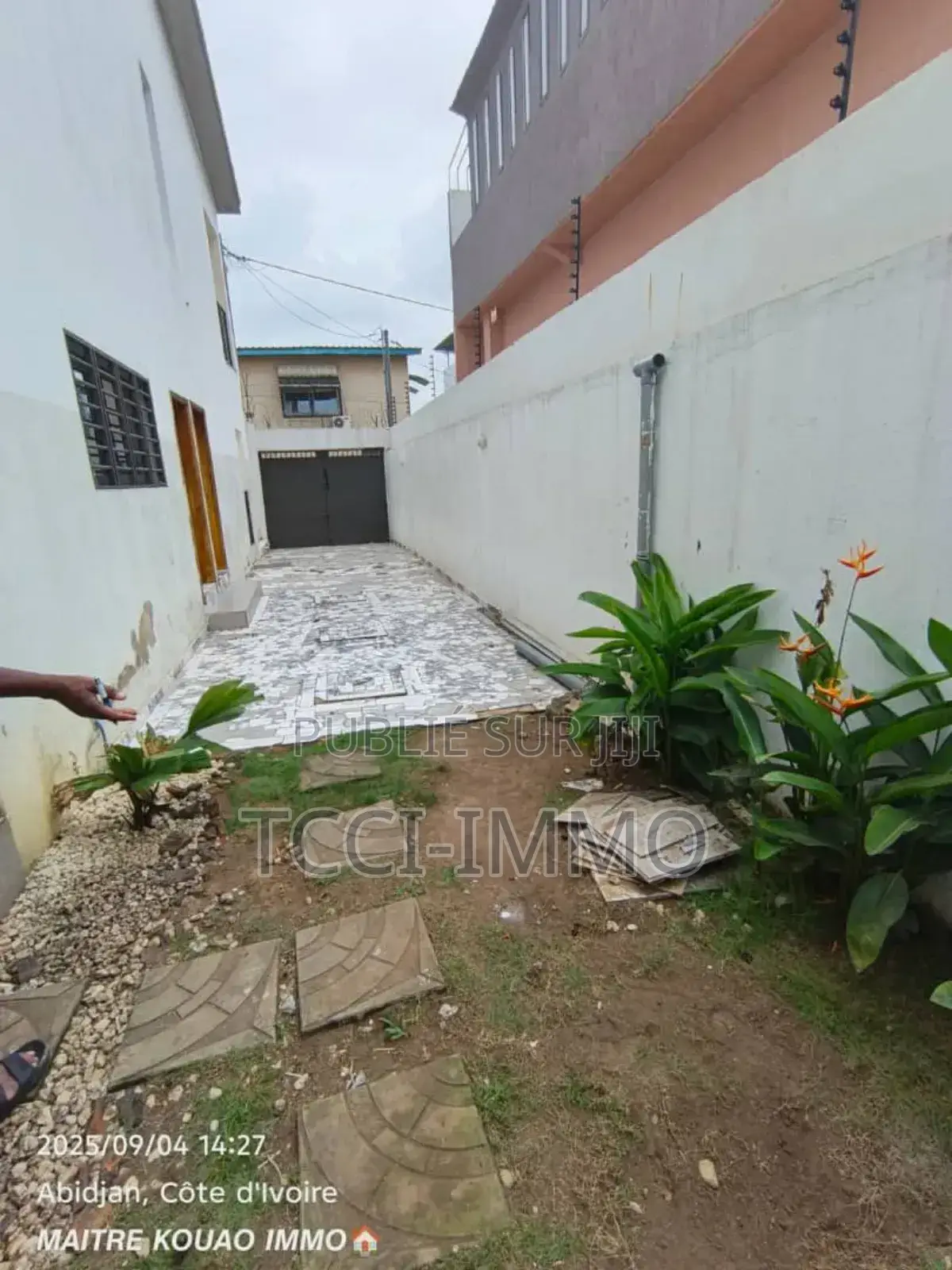 4chbre Villa dans Tcci Sarl, Cocody à Louer