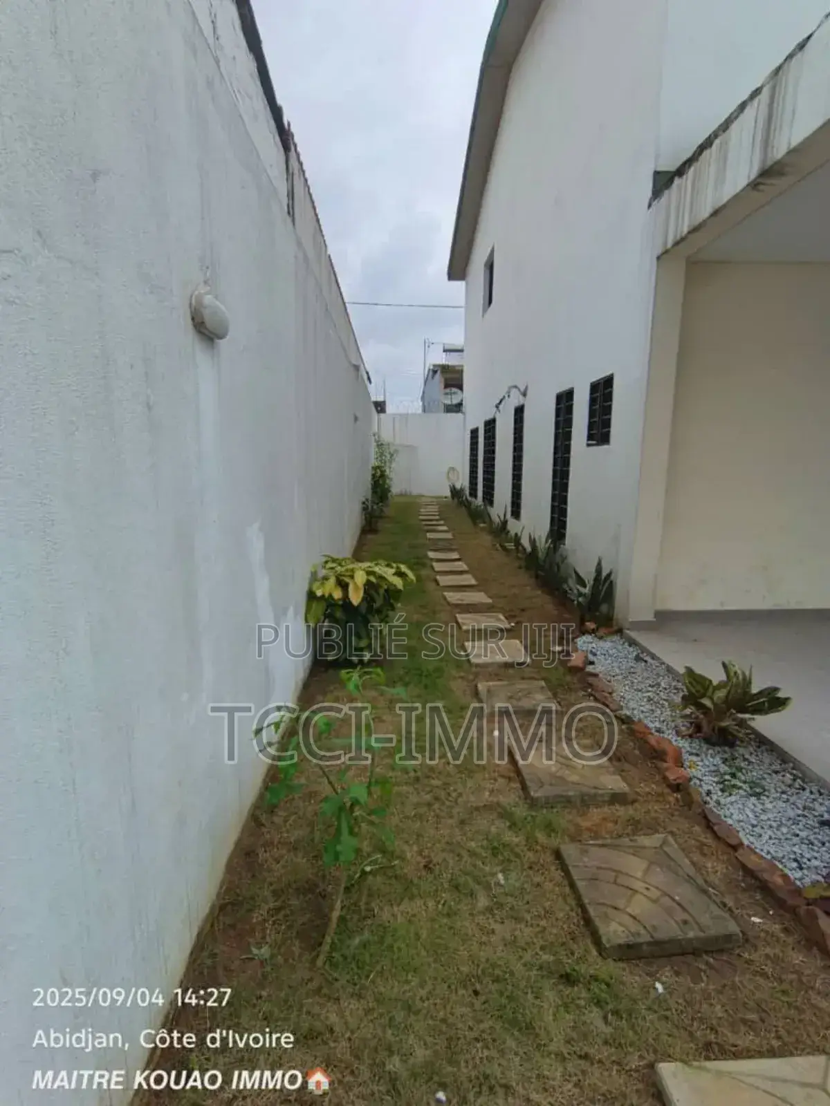 4chbre Villa dans Tcci Sarl, Cocody à Louer