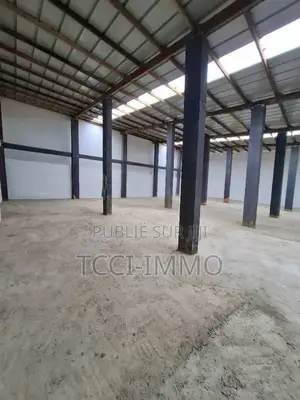 En Location Entrepôt De 4100 M2 Pk 24 Attingue