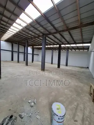 En Location Entrepôt De 4100 M2 Pk 24 Attingue