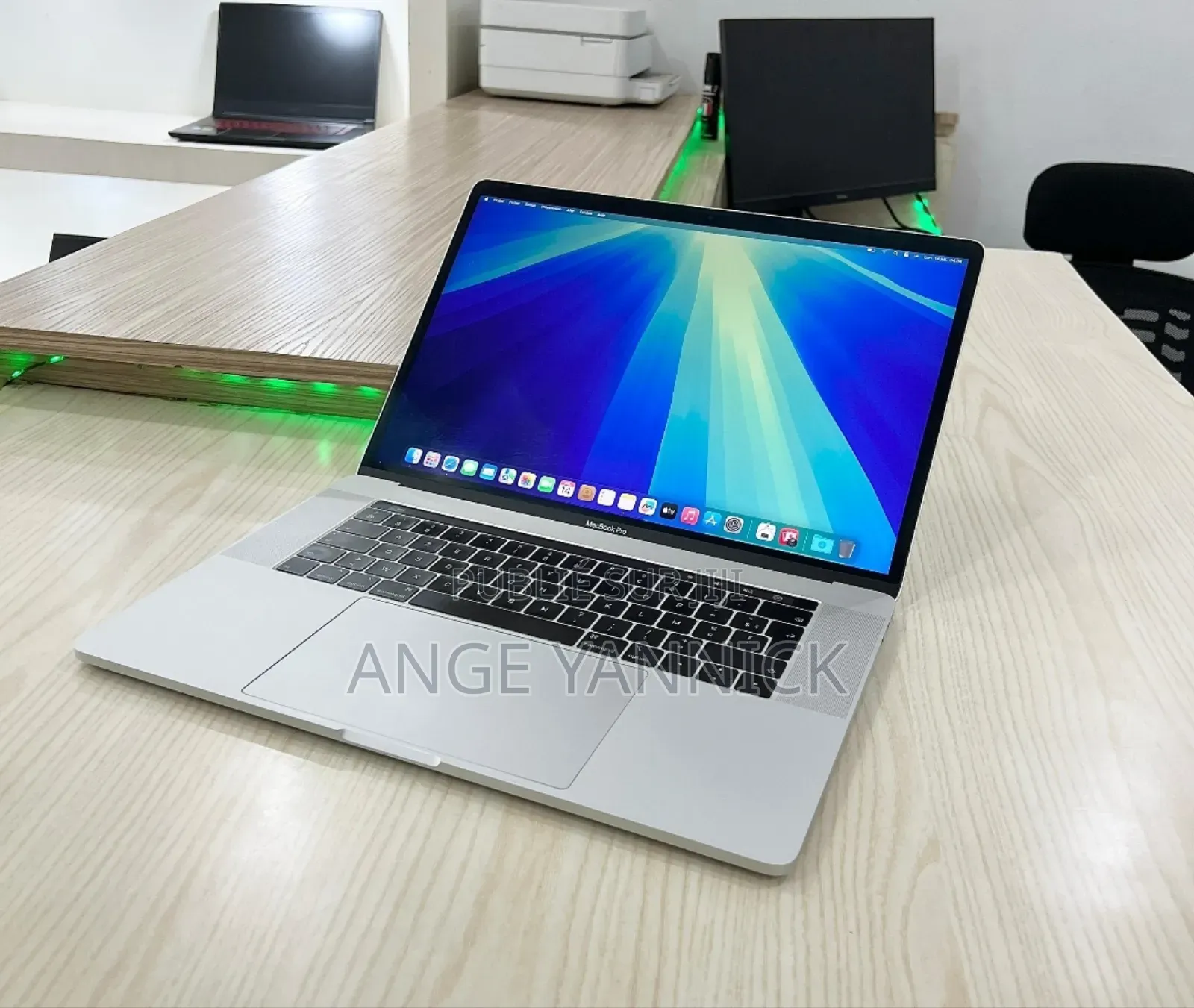 New Apple MacBook Pro 2018 32GB Intel Core I9 SSD 512GB