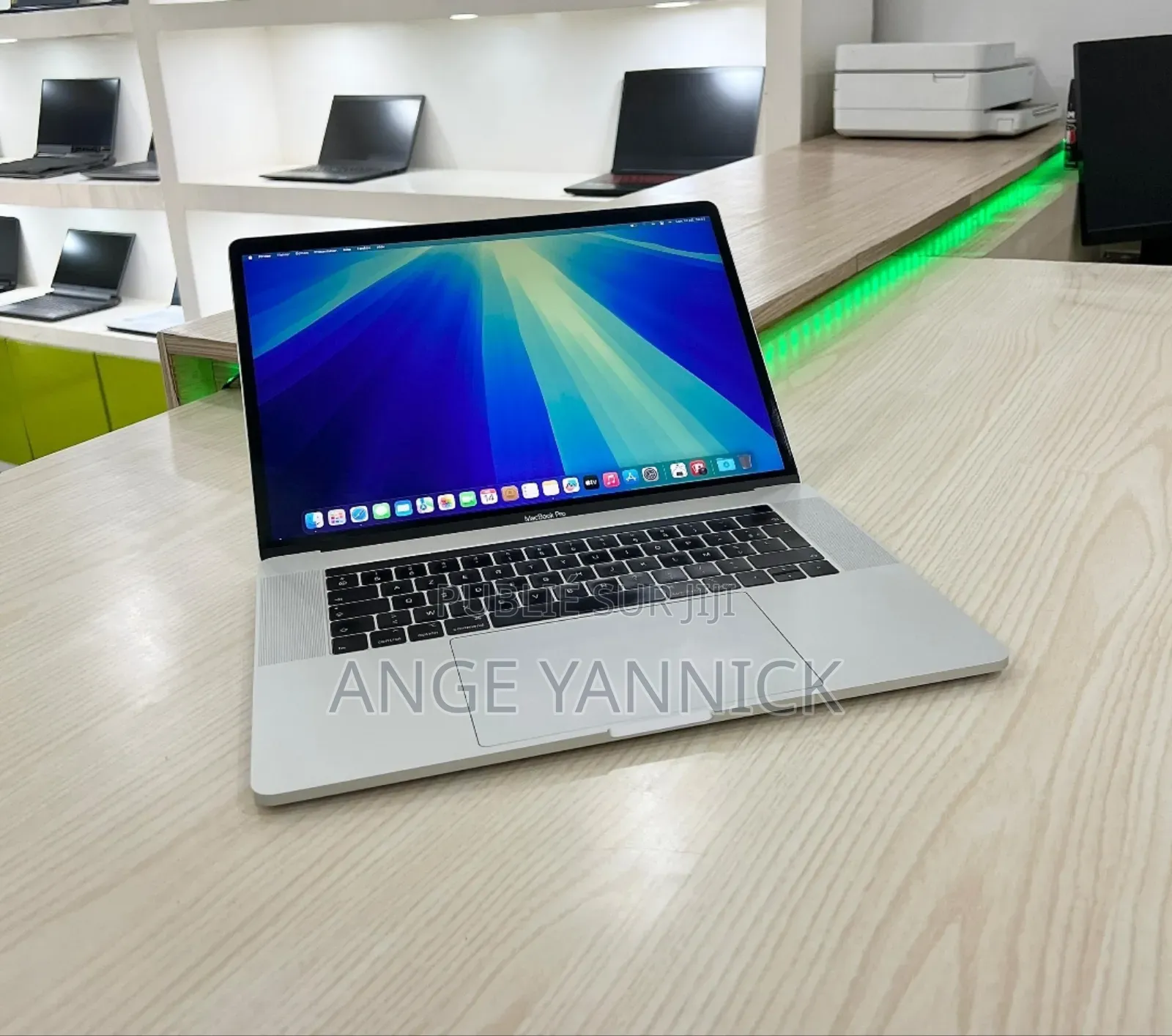 New Apple MacBook Pro 2018 32GB Intel Core I9 SSD 512GB