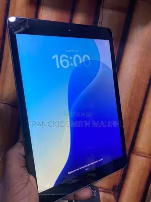 Photo - Apple iPad 10.2 (2021) 256 GO Gris