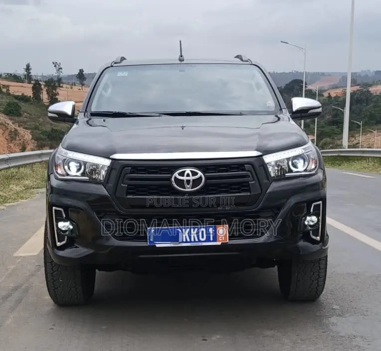 Toyota Hilux SR5 4x4 2017 Noir Mat
