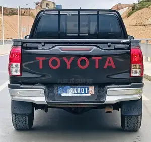 Toyota Hilux SR5 4x4 2017 Noir Mat