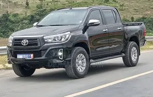 Toyota Hilux SR5 4x4 2017 Noir Mat