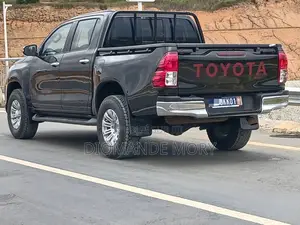 Toyota Hilux SR5 4x4 2017 Noir Mat