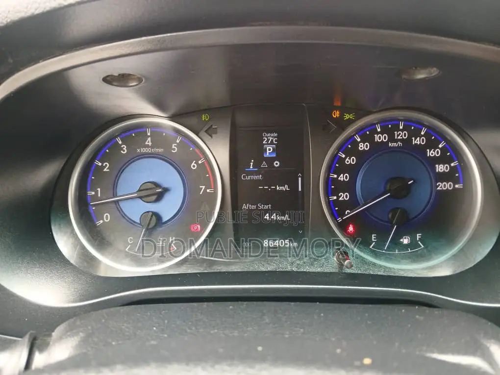 Toyota Hilux SR5 4x4 2017 Noir Mat