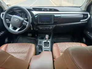 Toyota Hilux SR5 4x4 2017 Noir Mat