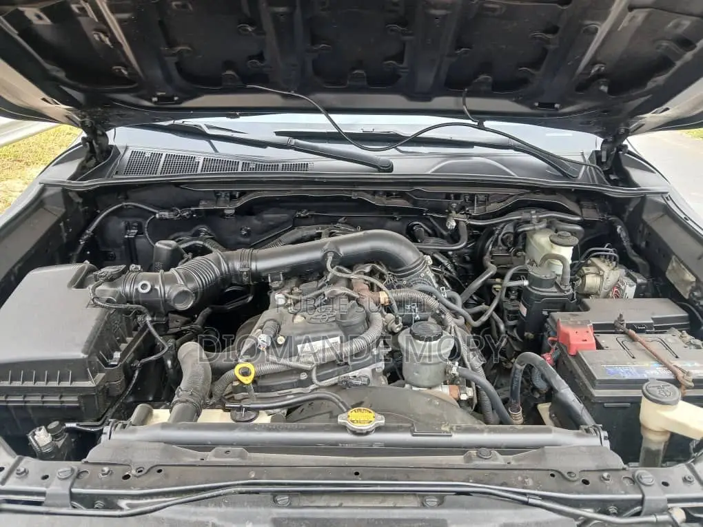 Toyota Hilux SR5 4x4 2017 Noir Mat