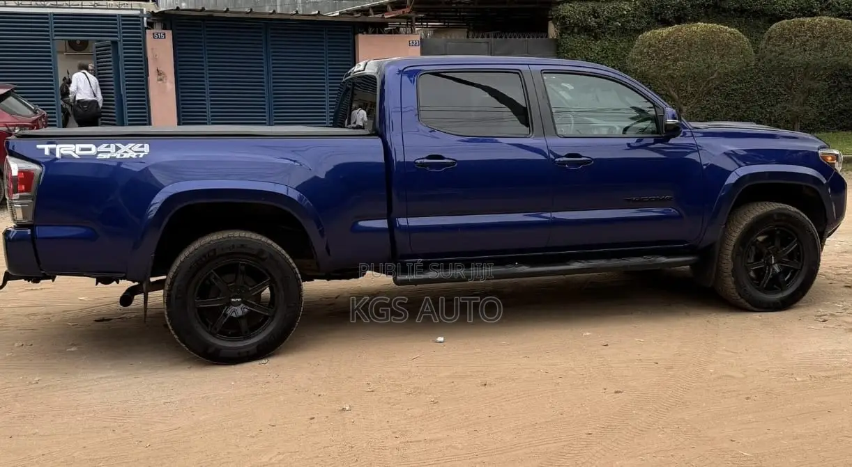 Toyota Tacoma TRD Sport Double Cab 5' Bed V6 MT 2023 Blue
