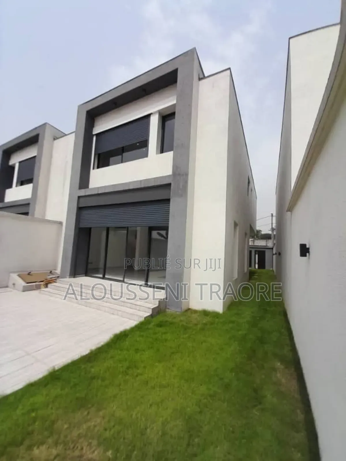 3chbre Duplex dans Tas Btp Entreprise, Cocody à Vendre