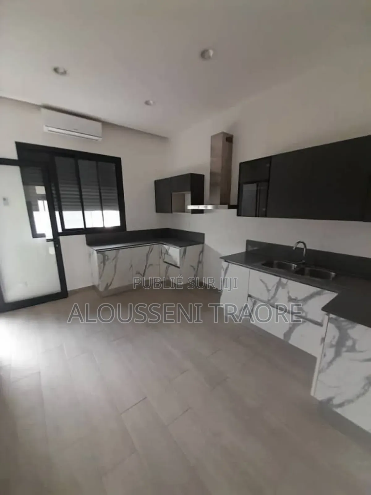 3chbre Duplex dans Tas Btp Entreprise, Cocody à Vendre