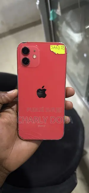 Photo - Apple iPhone 12 64 GB Rouge