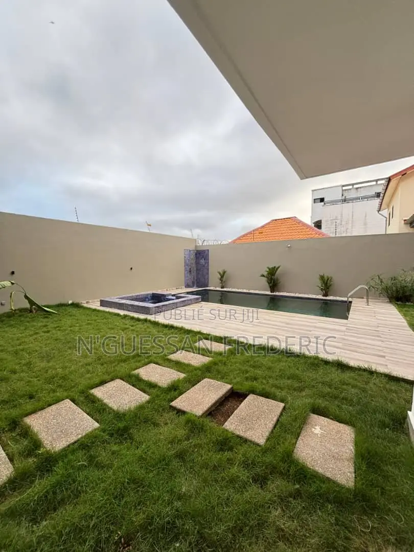 Furnished 5chbre Duplex dans Cocody à Louer