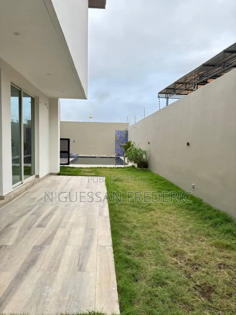 Furnished 5chbre Duplex dans Cocody à Louer