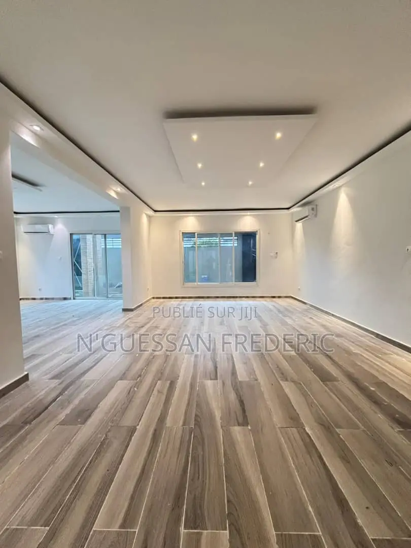 Furnished 5chbre Duplex dans Cocody à Louer