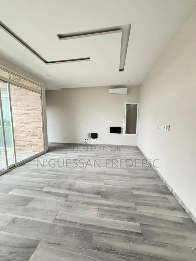 Furnished 5chbre Duplex dans Cocody à Louer