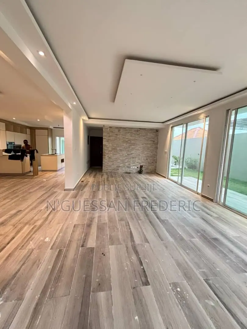 Furnished 5chbre Duplex dans Cocody à Louer