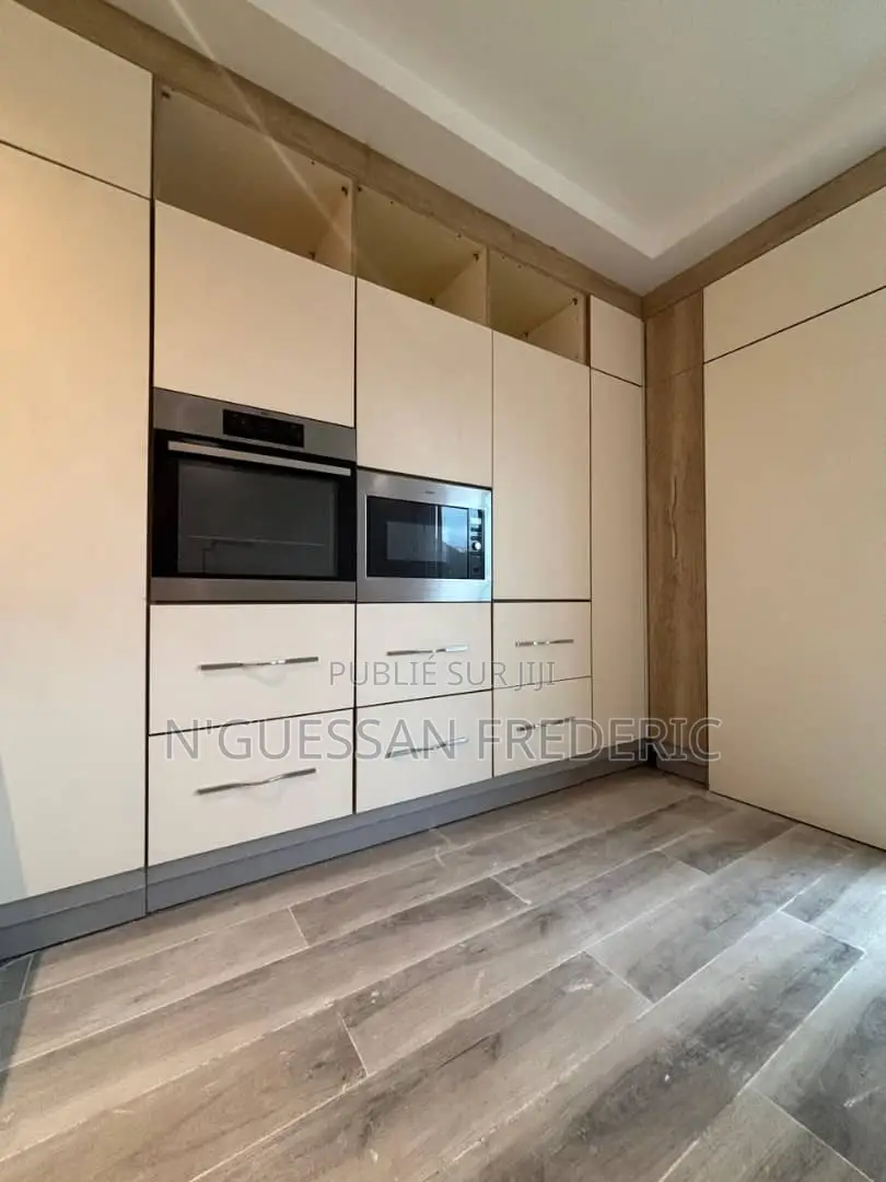 Furnished 5chbre Duplex dans Cocody à Louer