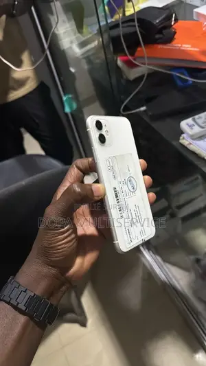 Photo - Apple iPhone 11 64 GB Blanc