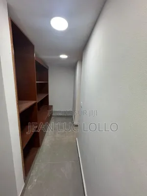 3chbre Appartement dans Lollo, Deux Plateaux à Louer