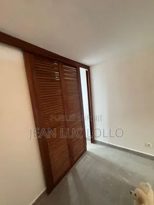 3chbre Appartement dans Lollo, Deux Plateaux à Louer