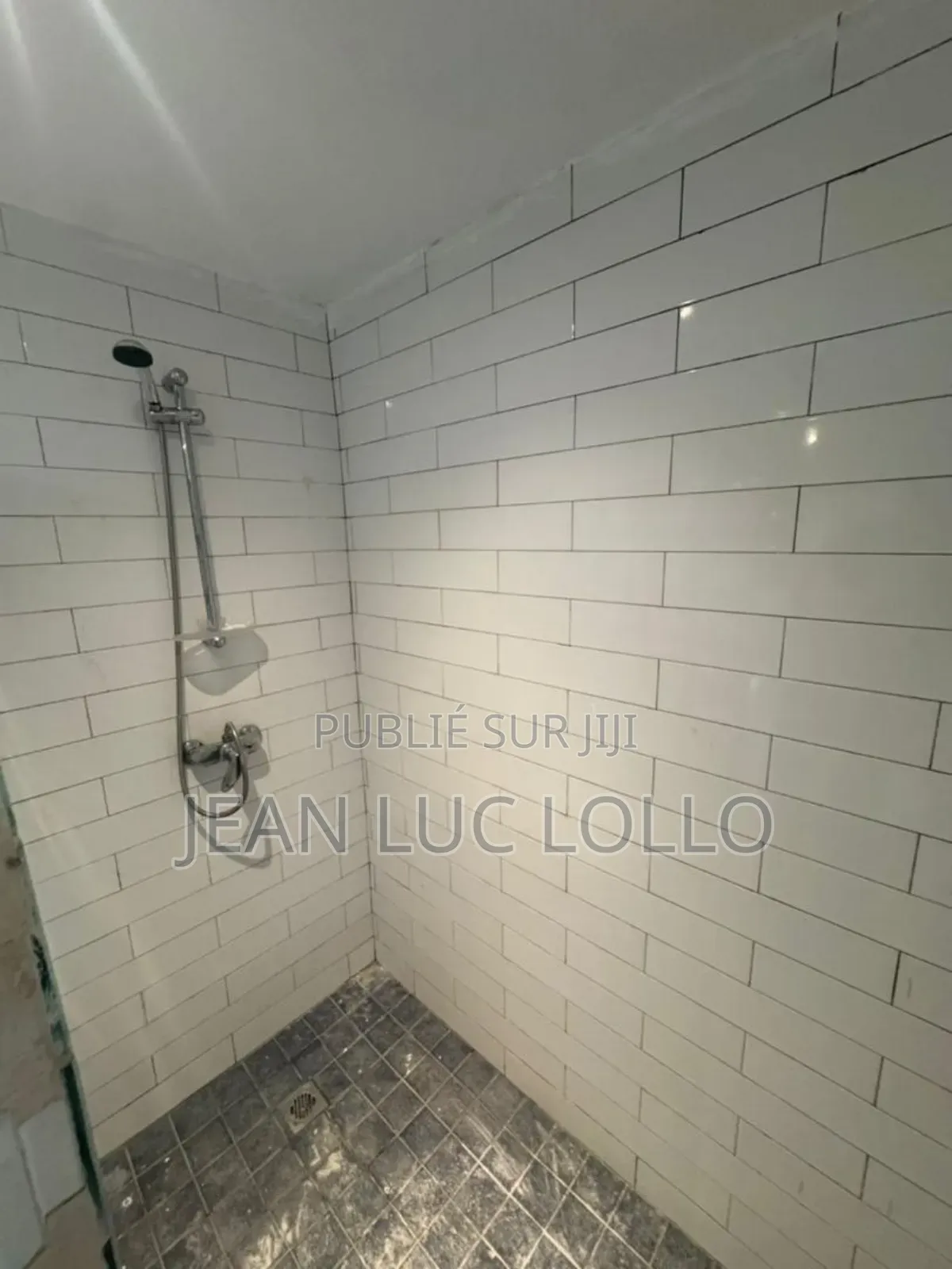 3chbre Appartement dans Lollo, Deux Plateaux à Louer