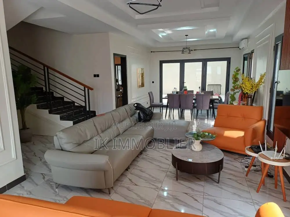 Furnished 4chbre Villa dans Cocody à Vendre