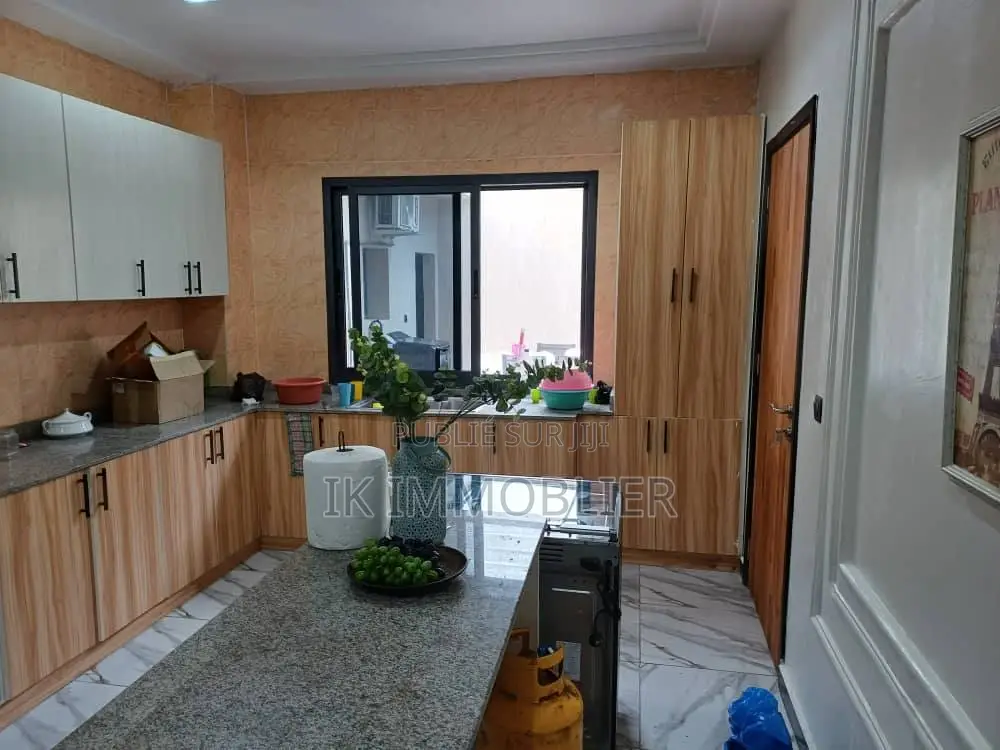 Furnished 4chbre Villa dans Cocody à Vendre