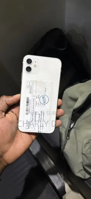 Photo - Apple iPhone 11 64 GB Blanc