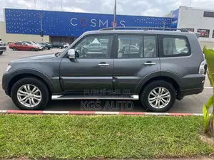 Mitsubishi Pajero 2023 Gris