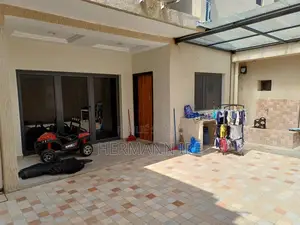 4chbre Villa dans Monsieur Ire Hermann, Cocody à Vendre