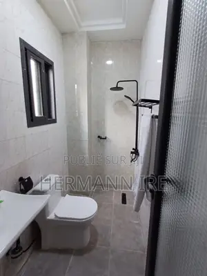 4chbre Villa dans Monsieur Ire Hermann, Cocody à Vendre