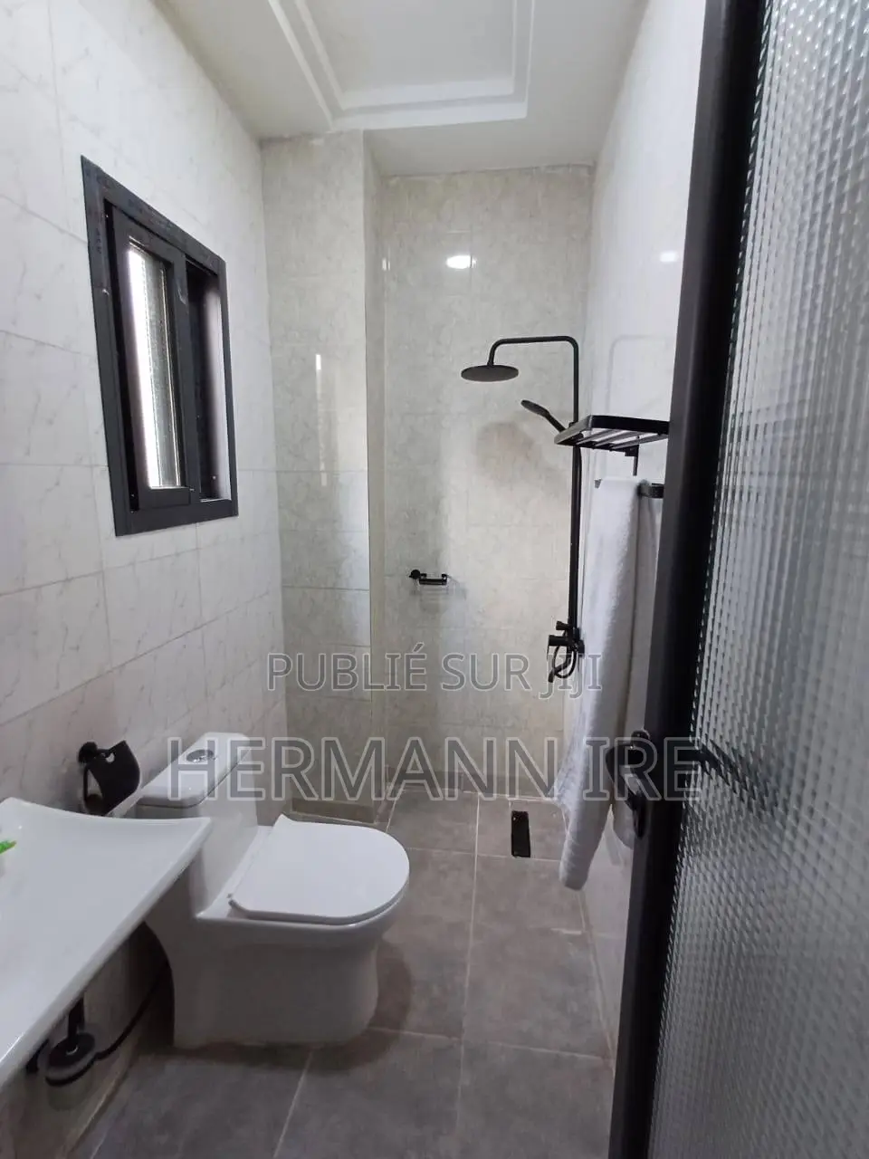 4chbre Villa dans Monsieur Ire Hermann, Cocody à Vendre