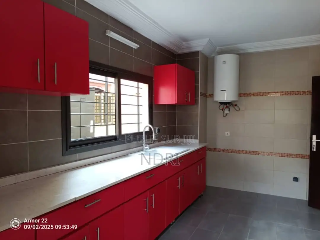 5chbre Duplex dans Building House, Bingerville à Louer